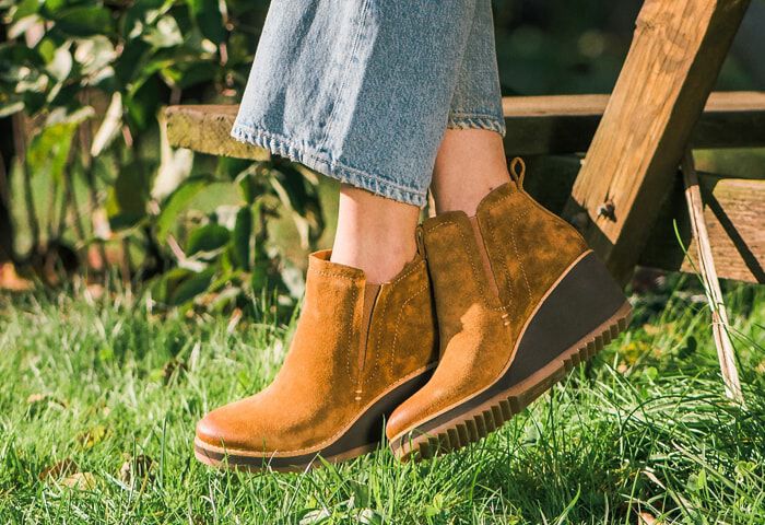 sofft leather clogs