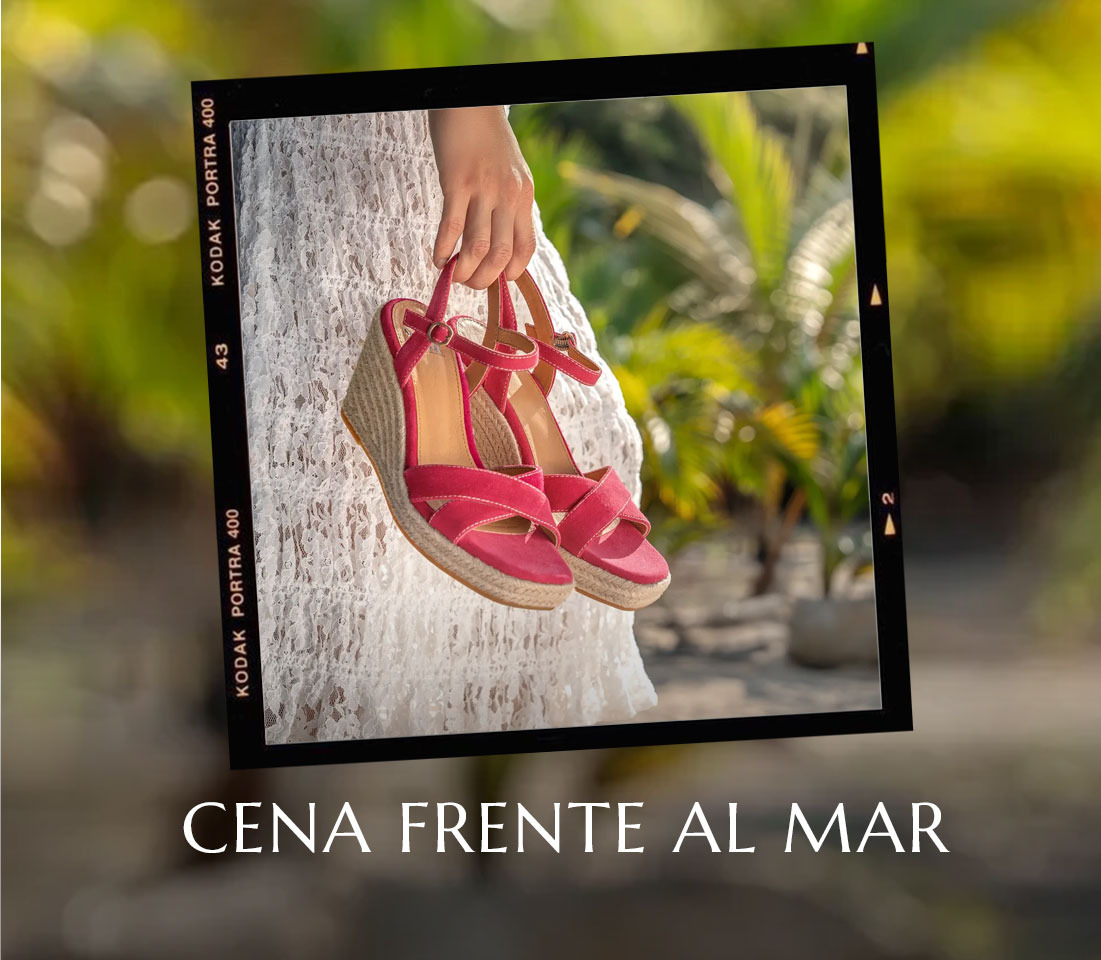 Cena frente al mar. Presentamos la sandalia Neely en rojo.