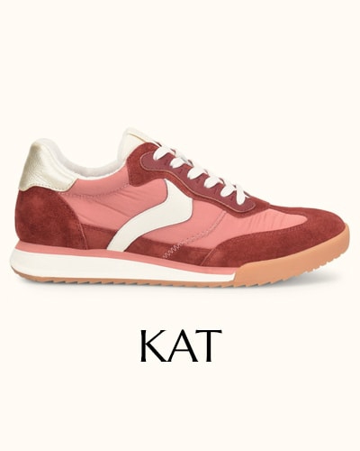 Presentamos la zapatilla Kat en rojo.