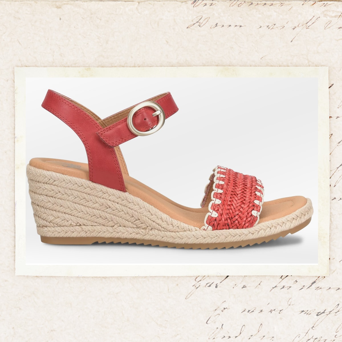Presentamos la sandalia Inez en rojo.
