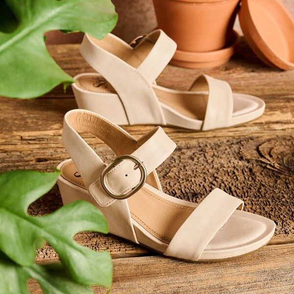 Sofft shoes sales wide width