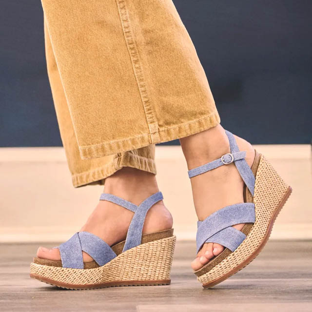 Diana platform wedge sandal in blue.